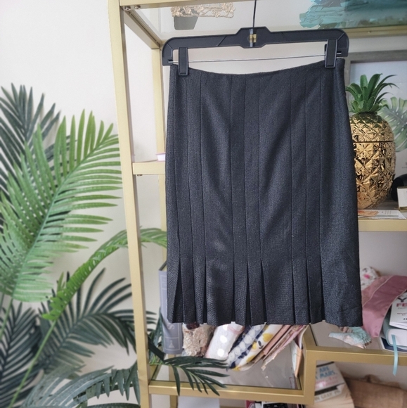 Anne Klein Pleated 2 Piece Skirt Suit - Women's Size 4 - Picture 1 of 8